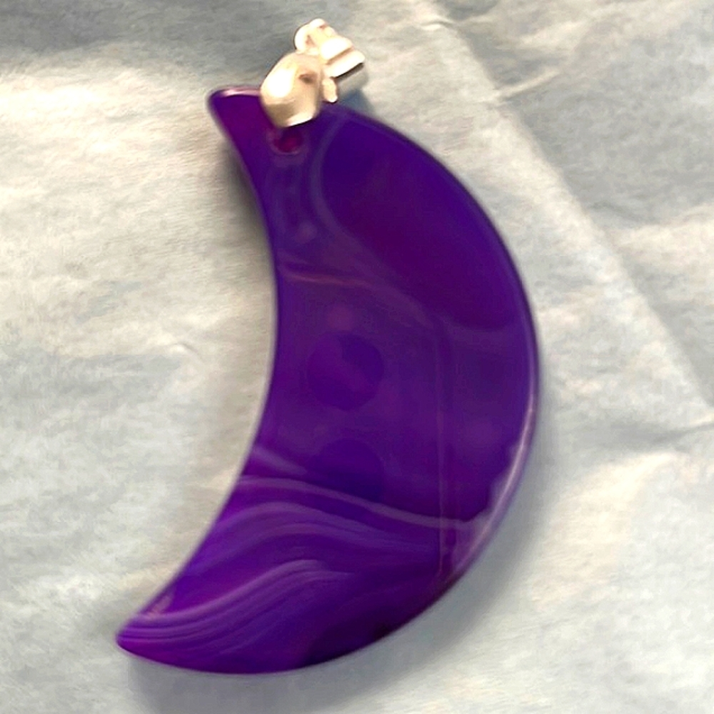 🧤Beautiful Genuine Purple with white stripes Agate🌙 Crescent Noon.